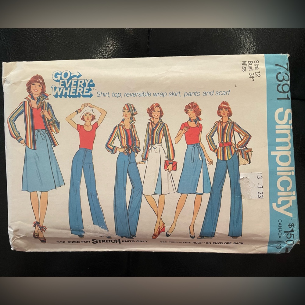 1976 Uncut Vintage Sewing Pattern for Women's Outfits